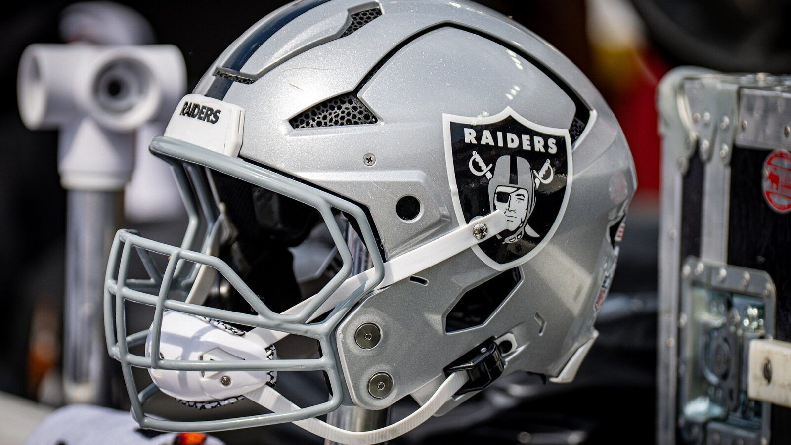 Kubiak’s Silence Is the Tell: How to Play the Raiders’ QB Standoff